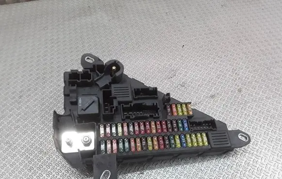BMW 5 E60 E61 Fuse module 913883001