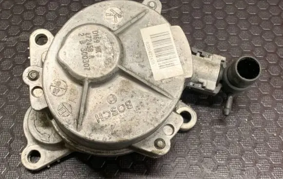 Nissan X-Trail T31 Vacuum pump 8200472458