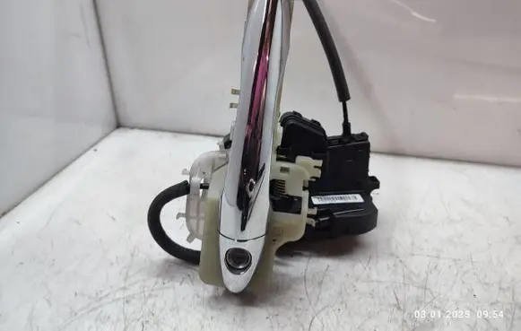 KIA Sportage Front door lock 813203U020