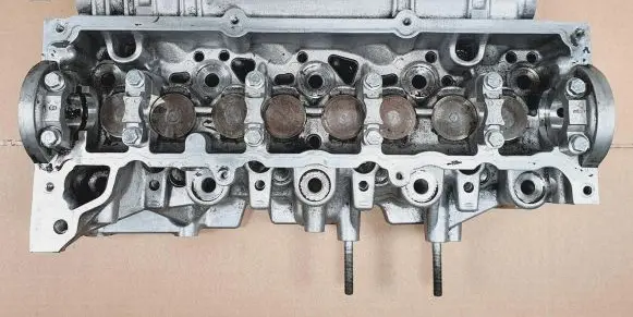 Renault Clio III Engine head 
