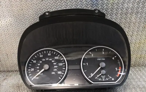 BMW 1 E81 E87 Speedometer (instrument cluster) 1042775