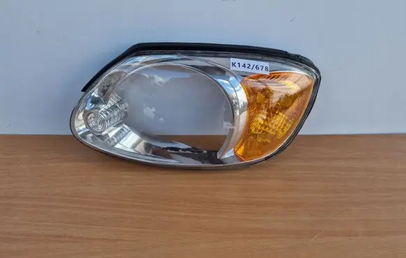 Hyundai Accent Headlight/headlamp 9211025530