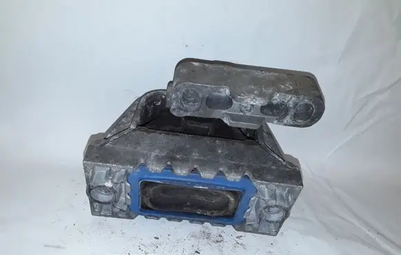 Volkswagen PASSAT B6 Engine mount bracket 1K0199262P