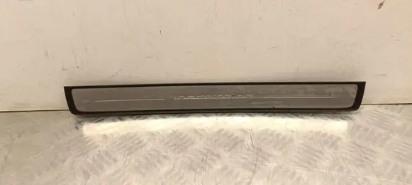 Volvo XC40 Front sill trim cover 32260782