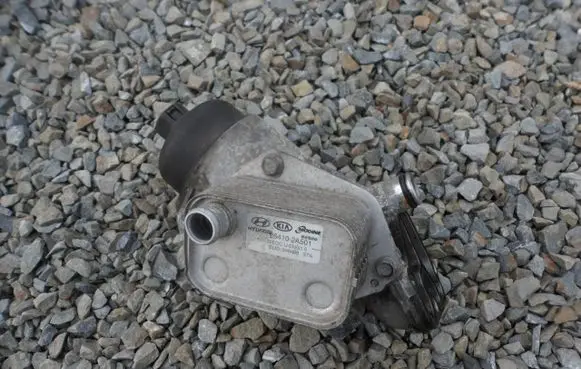 KIA Venga Oil filter mounting bracket