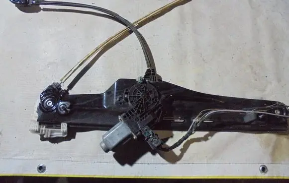 BMW X3 F25 Front door window regulator with motor 7205852
