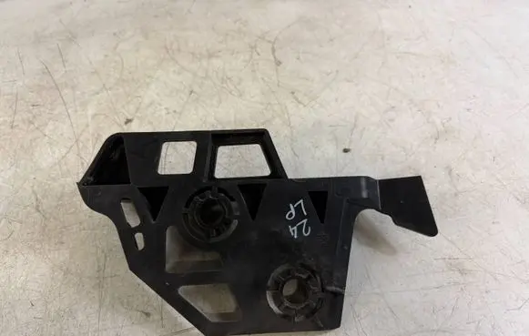Peugeot 3008 I Front bumper mounting bracket 9684022380