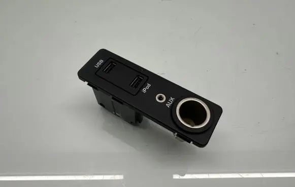 Jaguar XF X250 AUX in-socket connector T1106190193 A2C5336865900