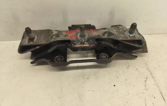 Jeep Wrangler Gearbox mount P68236162AA 68236162AA