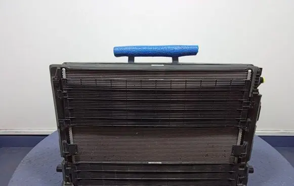 BMW iX Coolant radiator 8475355