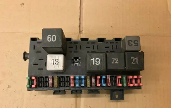 Volkswagen Jetta II Fuse module 171941813D 171941821D