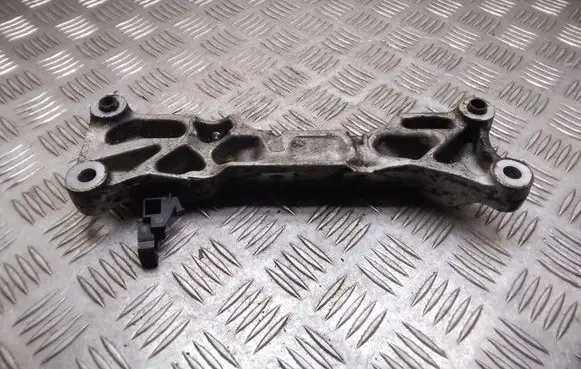 Peugeot 207 Engine mounting bracket 9654165780