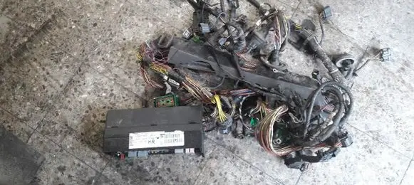 Land Rover Discovery 3 - LR3 Engine installation wiring loom ymb507430a