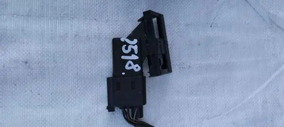 Volkswagen PASSAT B6 Glow plug pre-heat relay 0281003038