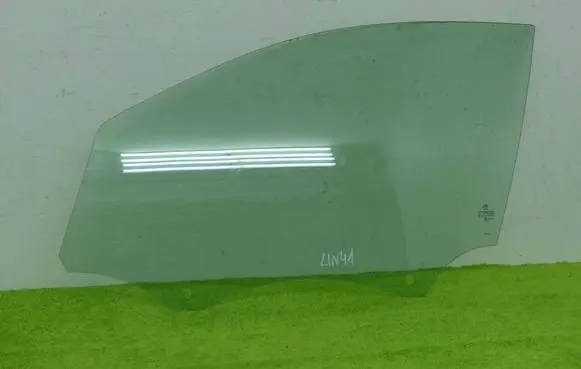 Peugeot 308 Front door window glass four-door