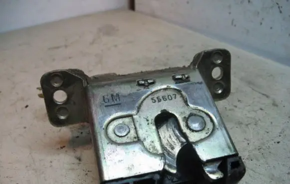 Opel Vectra B Tailgate/trunk/boot lock/catch/latch CHECBEKAS