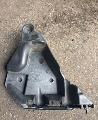 Volvo XC60 Front bumper mounting bracket 30764619