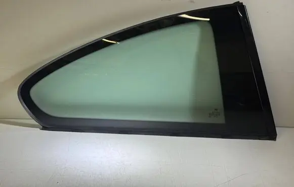 BMW M4 G82 G83 Rear side window 7482714