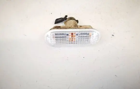 Ford C-MAX I Front fender indicator light 4m5a13k309aa 4m5a-13k309-aa