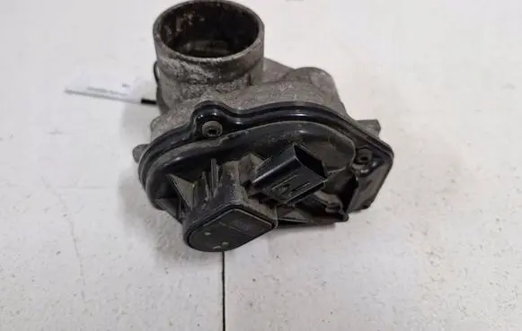 Ford Focus Throttle body valve VP4F9U-9E928-CA