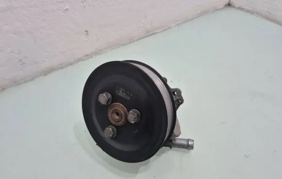 BMW X1 E84 Power steering pump 678045901