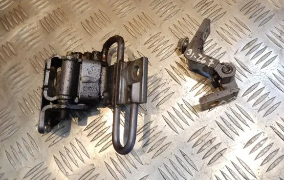 Audi A6 S6 C6 4F Front door lower hinge 8E081411B 31267