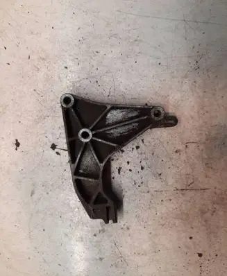 Opel Zafira A Engine mounting bracket 90575131