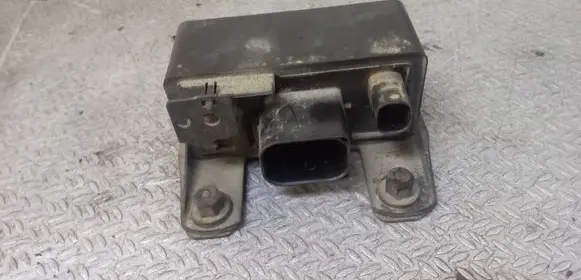Mercedes-Benz C W203 Glow plug pre-heat relay 
