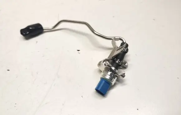 Nissan Navara D40 Exhaust pressure sensor 2263000q2e 226300002E 226300002R