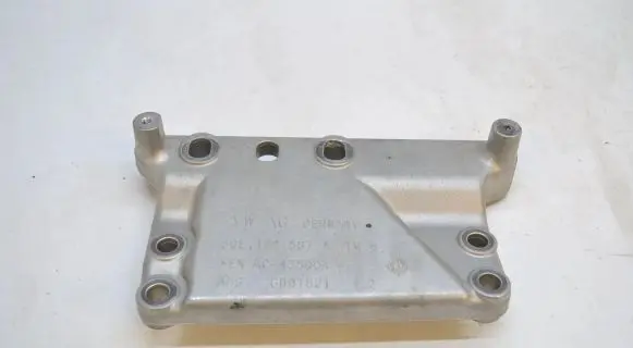 Volkswagen Golf VII Engine mounting bracket 5QE199587A