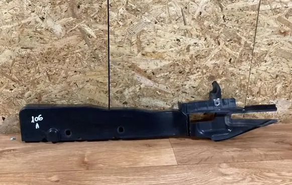 Ford Focus Fender mounting bracket 4M51A02477 D2L4A