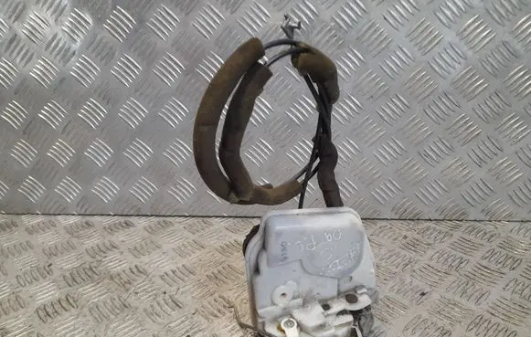 Mazda 6 Front door lock 7L25B0675