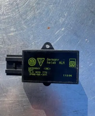Volkswagen Touran I Seat heating relay 7L0959772 11204