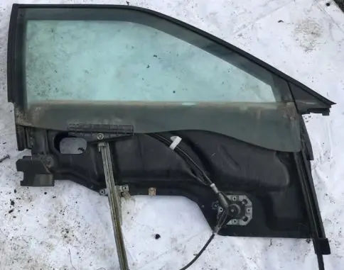 Audi 80 90 B3 Front door window/glass frame 
