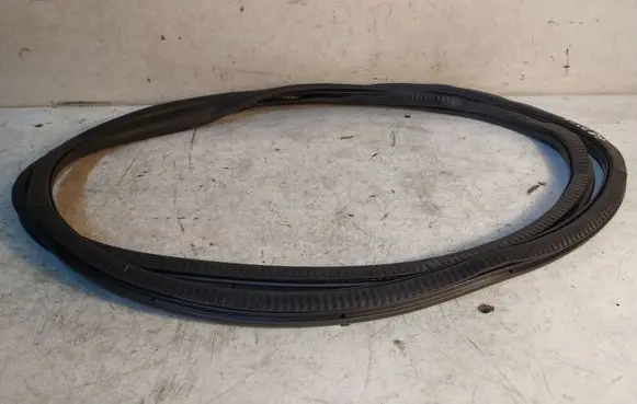 Audi A8 S8 D3 4E Front door rubber seal 4E0831721