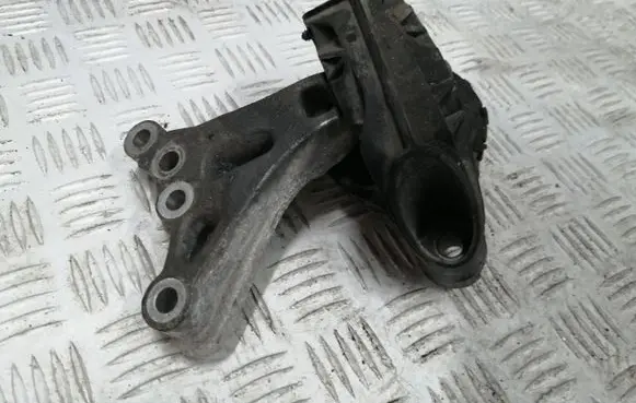 Engine mount bracket