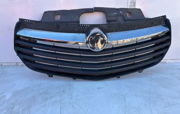 Opel Vivaro Front bumper upper radiator grill 214B37781R