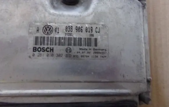 Volkswagen Golf IV Engine control unit/module 0281010302