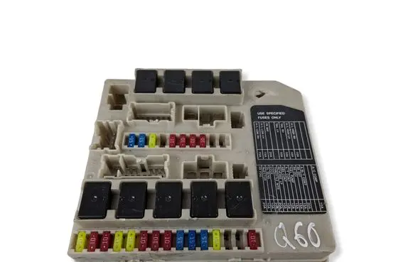 Nissan Navara D40 Fuse module 284B7EB310