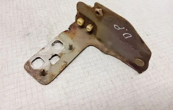 Nissan Primera Other engine bay part