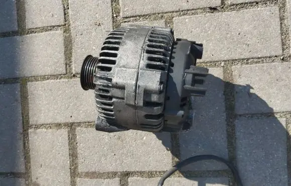 BMW 7 E65 E66 Generator/alternator 7789981 TG17C010 2542611B
