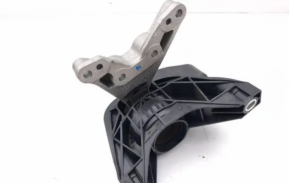 Opel Grandland X Engine mount bracket