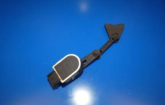 Mercedes-Benz B W246 W242 Rear air suspension level height sensor A0045429918 050612 4838