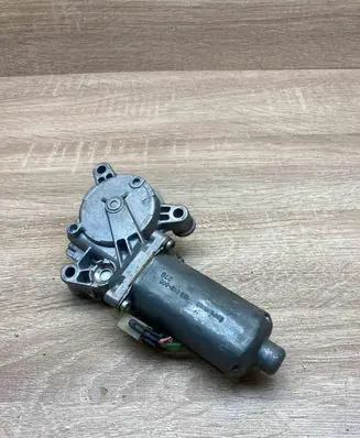 Volvo 850 Front door window regulator motor 186448000 0130821605