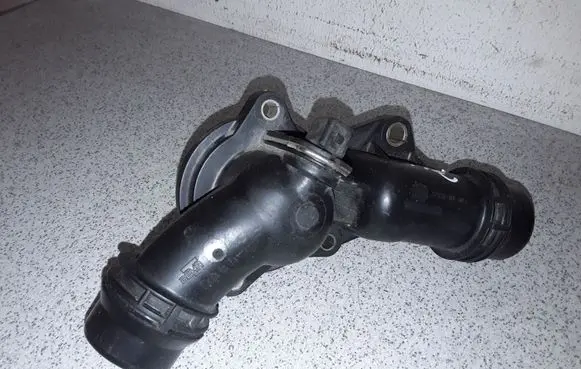Thermostat/thermostat housing