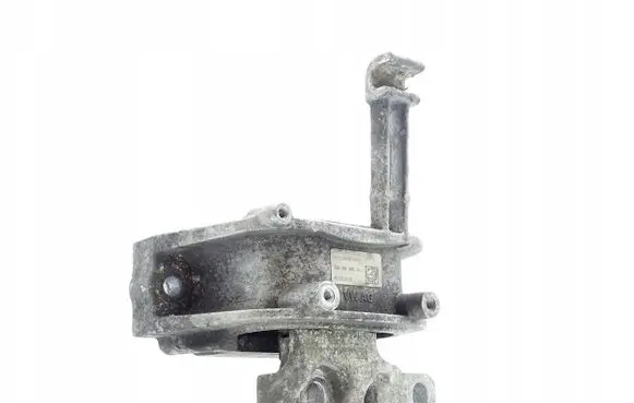 Volkswagen PASSAT B8 Engine mount bracket 3Q0199262J