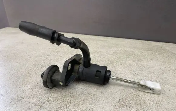 Audi A4 S4 B7 8E 8H Clutch master cylinder 8E1721401AJ