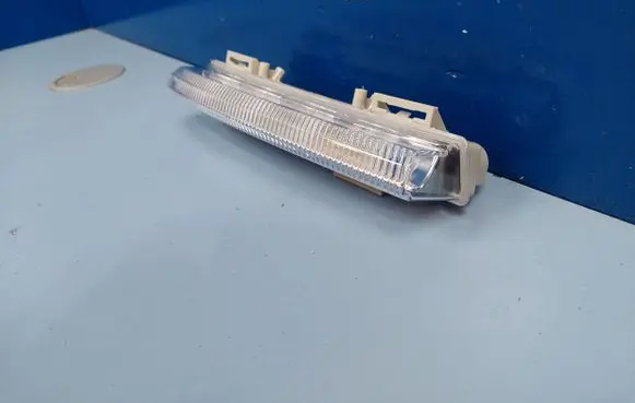 Mercedes-Benz C W204 LED ballast control module A2049069000 2049069000