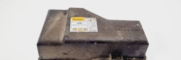 Toyota RAV 4 (XA20) Fuse box cover 8267242100