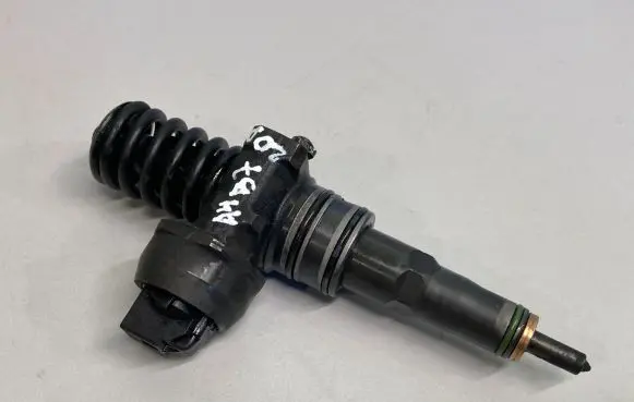Audi A4 S4 B7 8E 8H Fuel injector 038130073AG